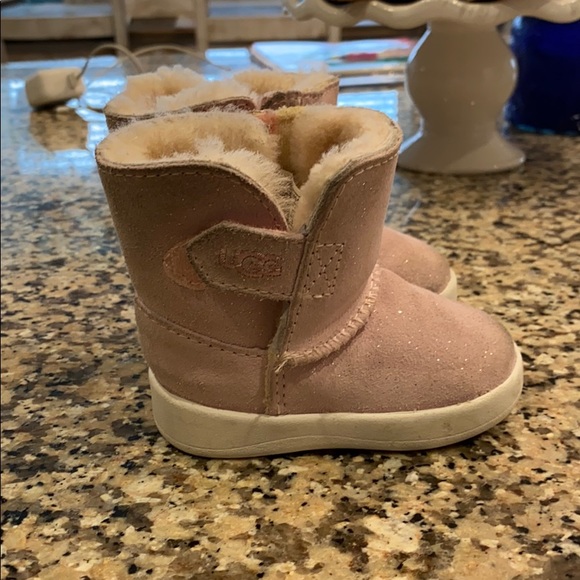 Used Pink UGG’s! - Picture 2 of 3
